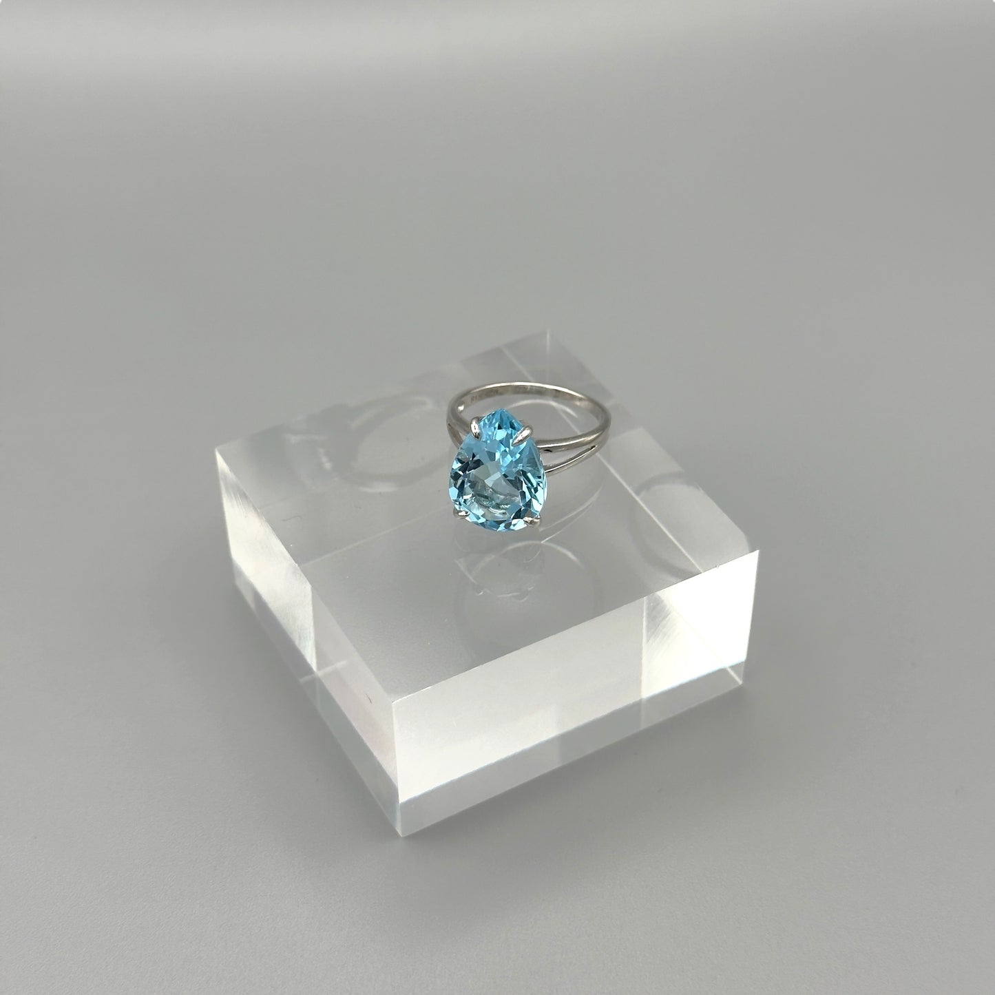 Pear-shaped aquamarine ring with polished silver band