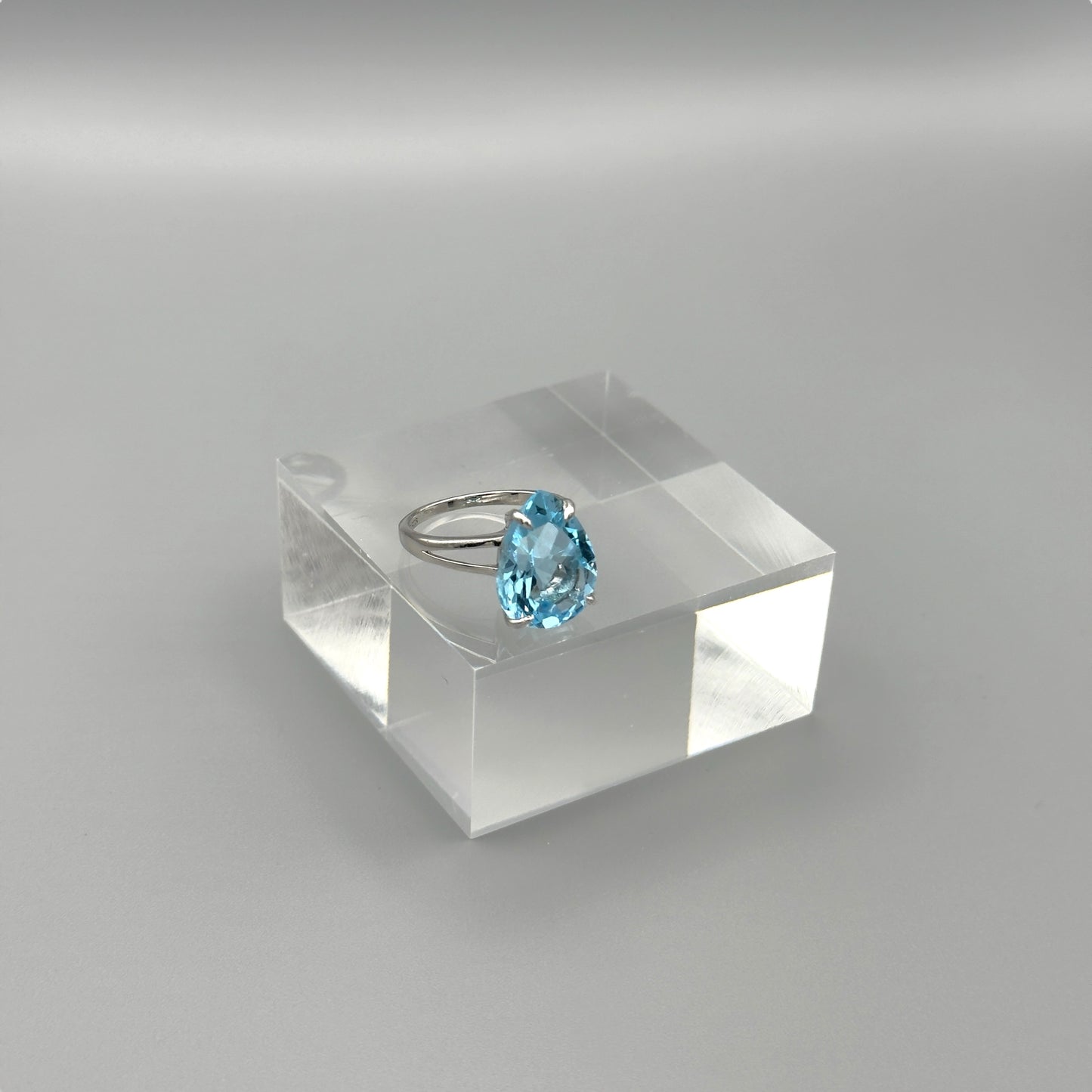 Minimalist aquamarine silver ring from angled perspective