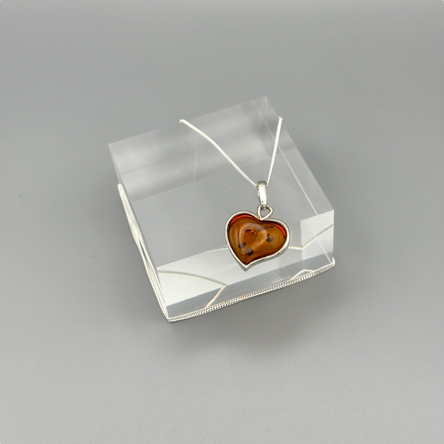 Romantic amber necklace in sterling silver

