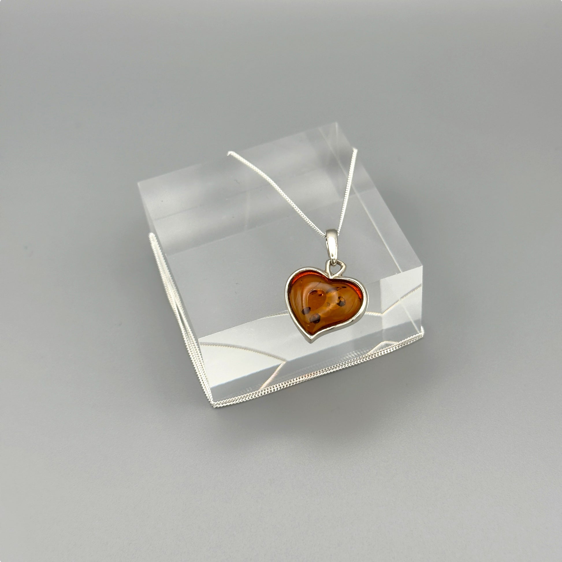 Romantic amber necklace in sterling silver

