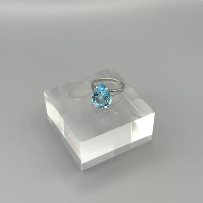 Pear-shaped aquamarine ring with polished silver band
