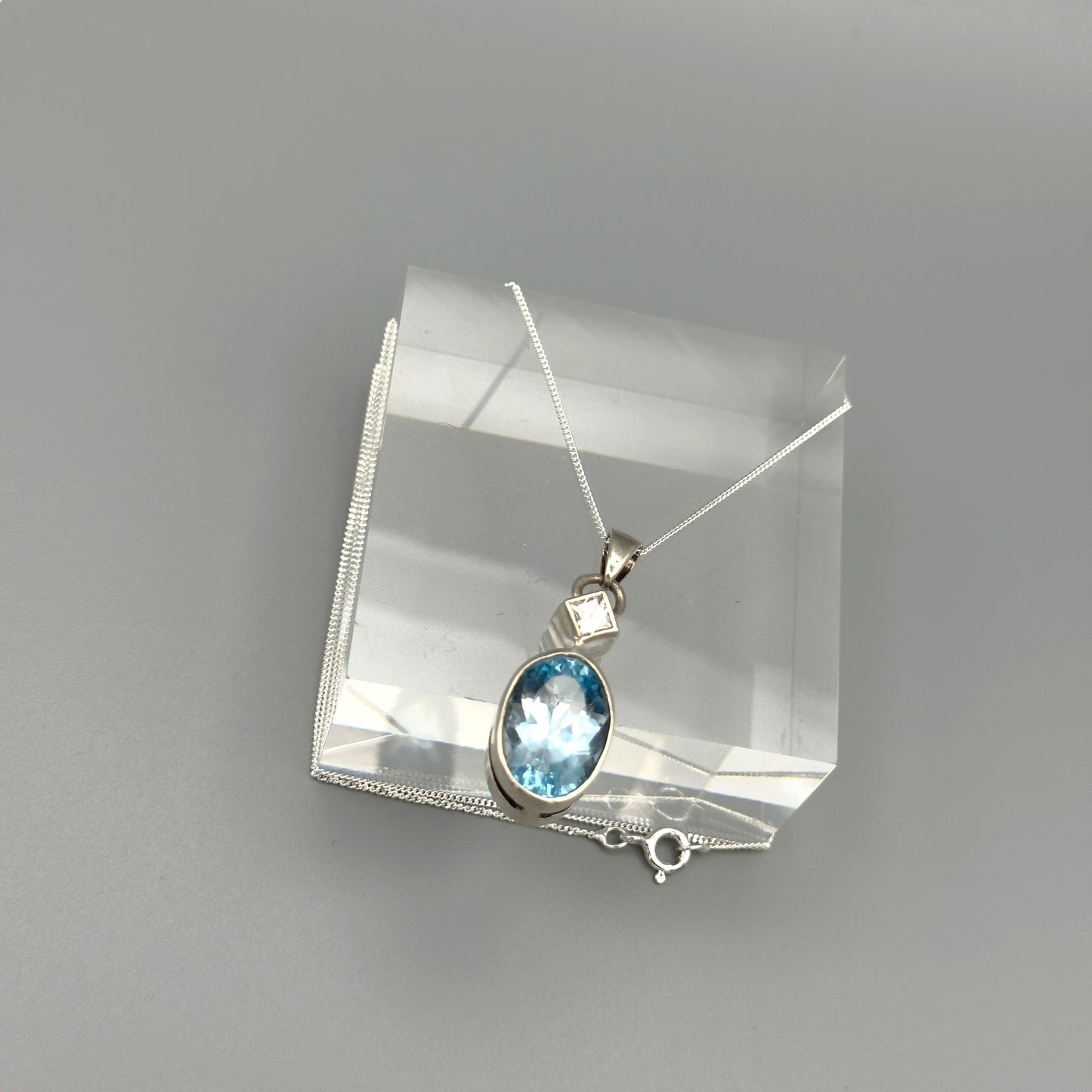 Elegant aquamarine necklace with box chain clasp detail