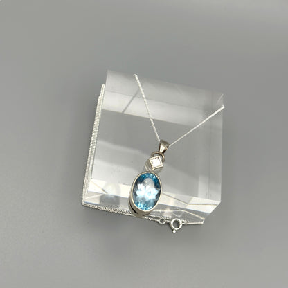 Elegant aquamarine necklace with box chain clasp detail