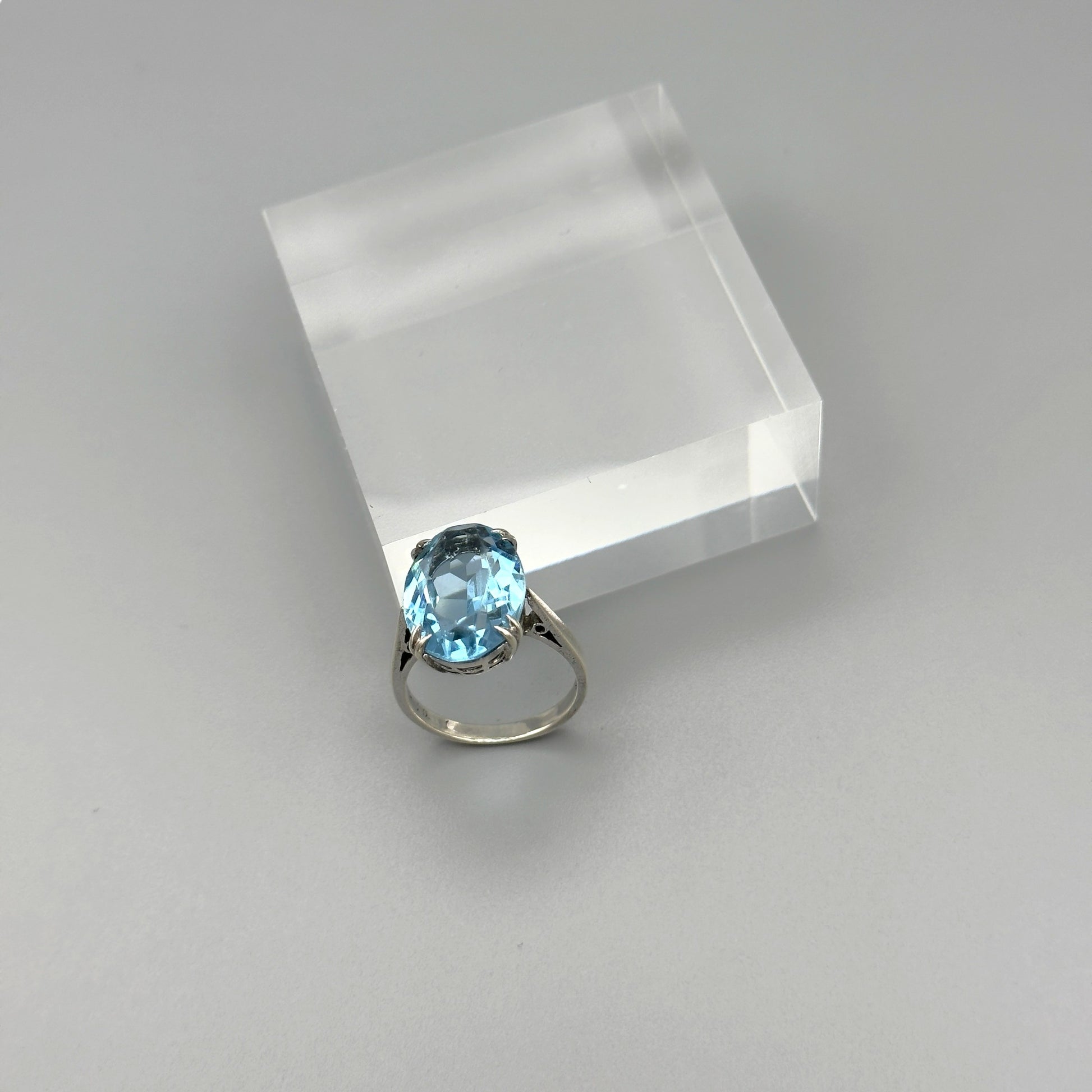 Sterling silver ring with oval aquamarine stone