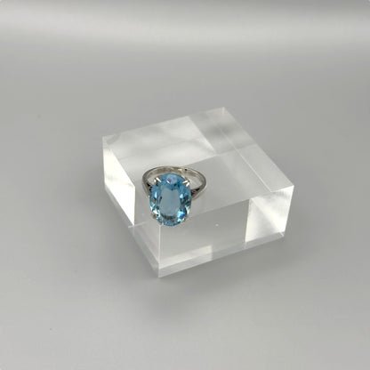 Side angle of blue gemstone solitaire ring