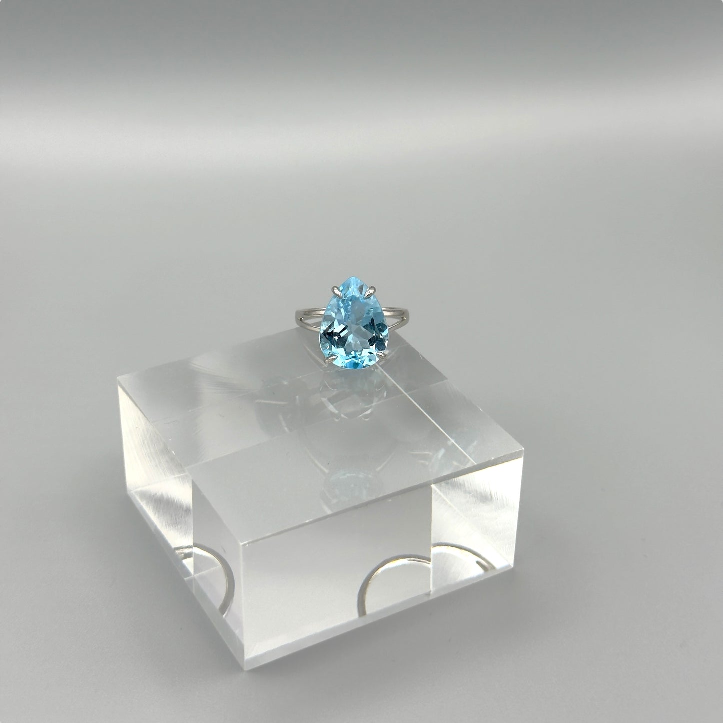 Natural aquamarine gemstone solitaire ring in silver setting