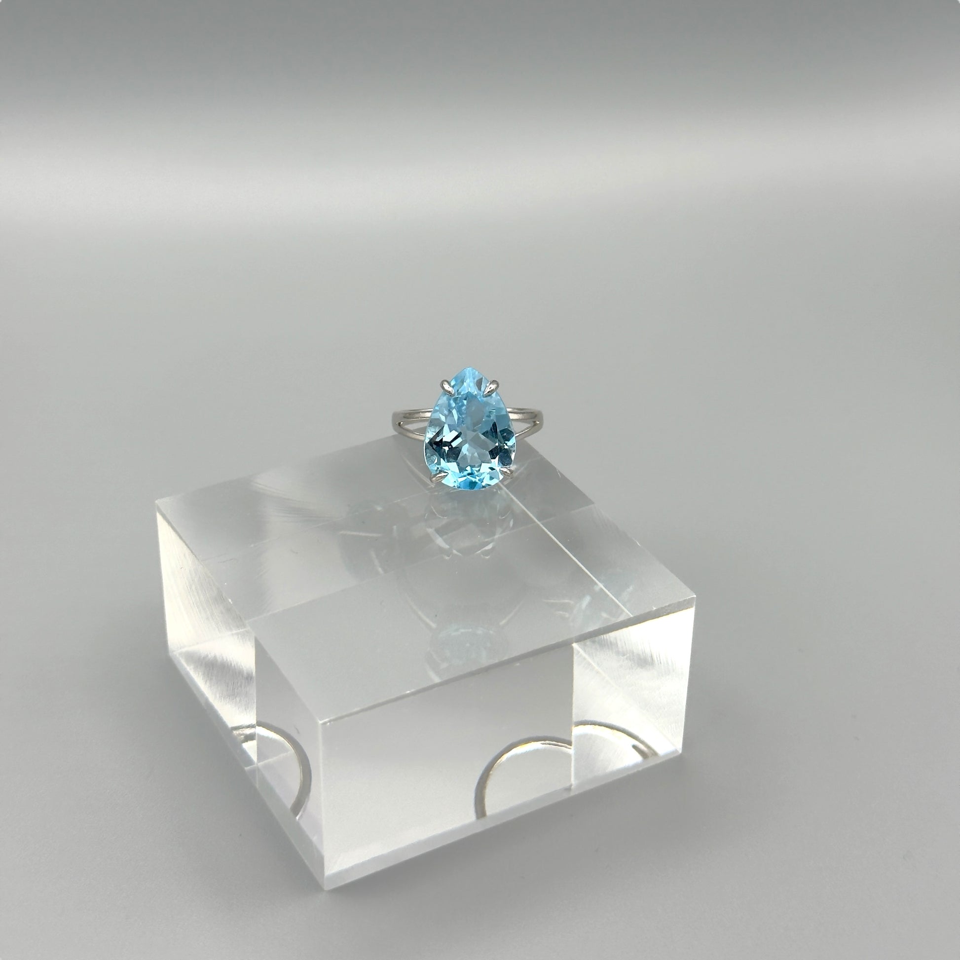 Natural aquamarine gemstone solitaire ring in silver setting