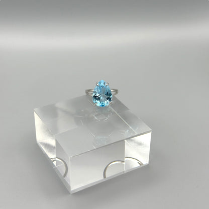 Natural aquamarine gemstone solitaire ring in silver setting