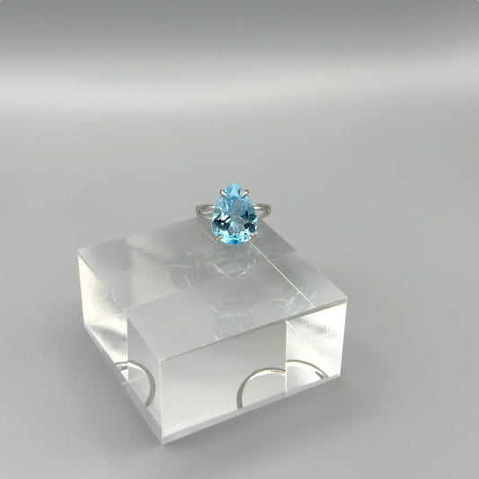 Natural aquamarine gemstone solitaire ring in silver setting